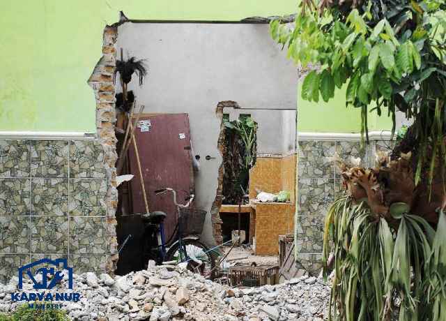 Jasa bongkar rumah tua Banjarnegara profesional rata tanah, Cepat & Anti Ribet